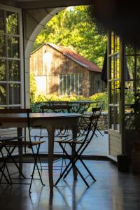 a patio with a table and chairs and a barn at Moulins de Clan in Jaunay-Marigny