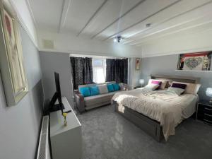 Ένα ή περισσότερα κρεβάτια σε δωμάτιο στο Tripple Bs Apartments