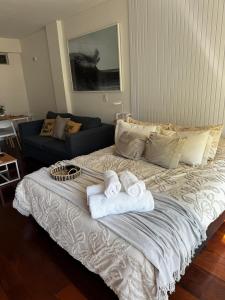 a bedroom with a bed with towels on it at Modern Studio in Palermo Hollywood in Buenos Aires +15 photos