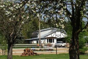 a building with a truck parked in front of it at Pokoje gościnne Dorado-Agroturystyka in Leoncin +25 photos