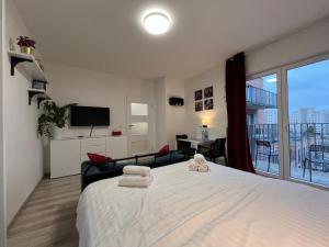 Posteľ alebo postele v izbe v ubytovaní Wileńska Express Apartment