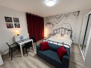 Posteľ alebo postele v izbe v ubytovaní Wileńska Express Apartment
