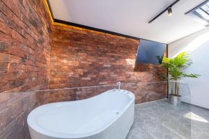 Et badeværelse på Hexa Apartments Sisli + 117 billeder