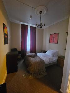 Postel nebo postele na pokoji v ubytování Eides Hotel