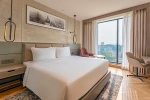 Park Inn by Radisson Jalandhar客房内的一张或多张床位