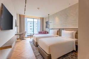 Park Inn by Radisson Jalandhar客房内的一张或多张床位