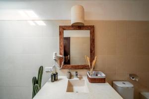 Koupelna v ubytování PROMO!!! New Rosa Villa 3 Modern, Luxury and Quite 3BR Villa in Tumbak Bayuh Canggu, Dedicated to Digital Nomads + 26 fotografií