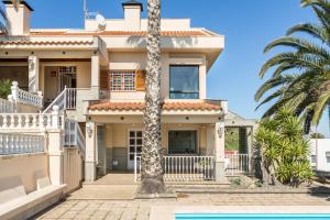 a house with a palm tree in front of it at Teresita High Views in Santa Brígida