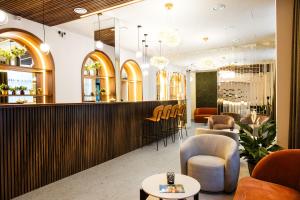 a bar in a restaurant with chairs and tables at Vayalen Boutique Hotel in Vienna