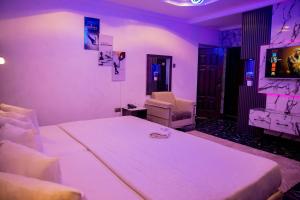 TV o dispositivi per l'intrattenimento presso Skyrock Hotels Ikeja