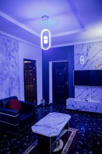 Letto o letti in una camera di Skyrock Hotels Ikeja