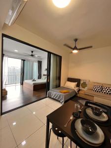 Χώρος καθιστικού στο Almas Suites Puteri Harbour / Nusajaya JB 5 min to Legoaland Homespace Cozy room near 2nd link