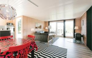 Kuchyň nebo kuchyňský kout v ubytování Three-Bedroom Holiday Home In Aakirkeby