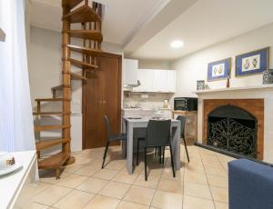 Η κουζίνα ή μικρή κουζίνα στο Welcomely - A Due Passi dal Lago