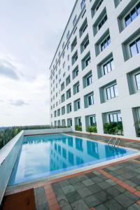 Sundlaugin á Crystal Crown Hotel Harbour View, Port Klang eða í nágrenninu