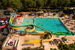 Mobil home climatisé 6,8 Pers SIBLU BONNE ANSE PLAGE LA PAMYRE LES MATHES内部或周边的泳池