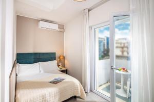 Postel nebo postele na pokoji v ubytování Hotel Pigalle