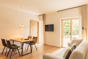 TV a/nebo společenská místnost v ubytování Pomella's Guesthouse