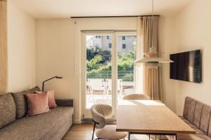 TV a/nebo společenská místnost v ubytování Pomella's Guesthouse