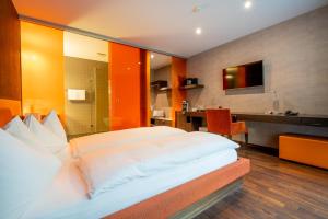 Letto o letti in una camera di Bad Bubendorf Design & Lifestyle Hotel