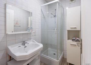 Ένα μπάνιο στο LE COSY T1 - 18 m2