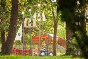 Camping Le Méditerranée Argelès - Domaine piétonnier的儿童游玩区