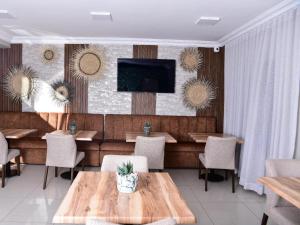 Μια τηλεόραση ή/και κέντρο ψυχαγωγίας στο The Guesthouse 8 On Impala