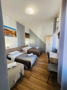 Postel nebo postele na pokoji v ubytování Bovisa House B&B private rooms + 25 fotografií