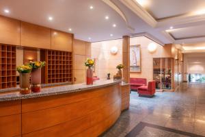 a lobby with a bar with flowers on it at Le Patio Bastille in Paris