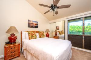 KBM Resorts FREE CAR Napili Point Oceanfront Spacious 2-Bedroom Villa NAP-C18客房内的一张或多张床位