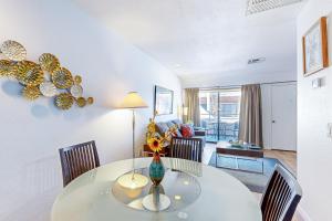 a dining room with a table and chairs at Biarrtx D20 in Palm Springs