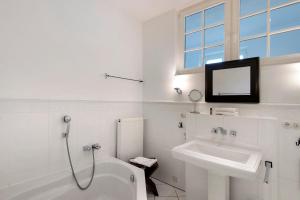 Koupelna v ubytování Gut Rattelvitz - Parterre West + 23 fotografií