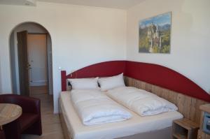 Ένα ή περισσότερα κρεβάτια σε δωμάτιο στο Alpchalet Schwanstein