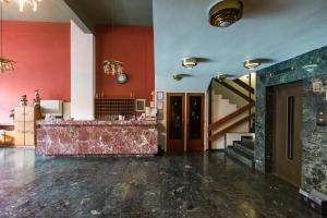 Ο χώρος του λόμπι ή της ρεσεψιόν στο Grand Hotel