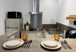 Η κουζίνα ή μικρή κουζίνα στο Appartement à deux pas des arènes +17 φωτογραφίες