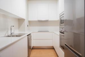 Kuchyňa alebo kuchynka v ubytovaní Apartments Hotel Sant Pau + 7 fotografií