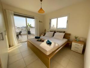 Katil atau katil-katil dalam bilik di Star Apt in front Nissi whit Sea View +25 gambar