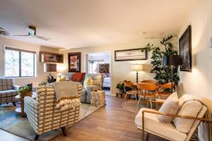 a living room with a couch and a table at Cottonwood Condo 1469 in Sun Valley