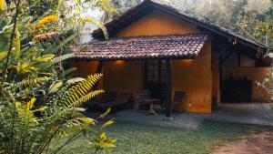 Taman di luar Dunes Unawatuna Hotel