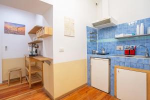 Kuchyň nebo kuchyňský kout v ubytování Vatican Rooms Haven