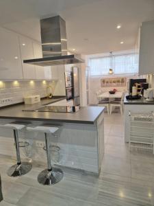 Køkken eller tekøkken på Duplex Apt 3 bedroom Sleeps 6 Pool