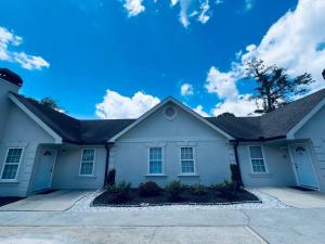 Το κτήριο όπου στεγάζεται  το διαμέρισμα