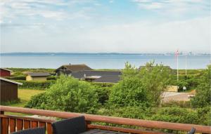 ein Blick auf das Wasser vom Deck eines Hauses in der Unterkunft Holiday Home Knebel 3 in Knebel + 23 Fotos