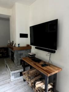 Μια τηλεόραση ή/και κέντρο ψυχαγωγίας στο Cabana dintre Văi +37 φωτογραφίες