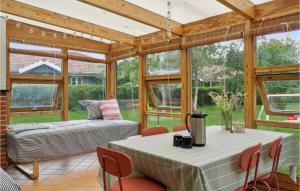 Κήπος έξω από το 3 Bedroom Stunning Home In Væggerløse