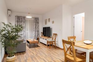 Televízia a/alebo spoločenská miestnosť v ubytovaní Apartamento Las Mironas - Ole Solutions