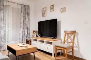 Televízia a/alebo spoločenská miestnosť v ubytovaní Apartamento Las Mironas - Ole Solutions