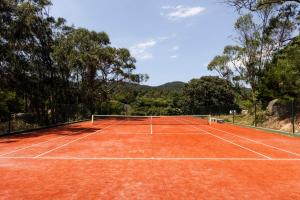 Εγκαταστάσεις για τένις ή/και σκουός στο Hideaway Paradise by CadenzaLux ή εκεί κοντά