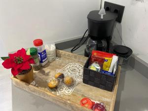 a wooden tray with food and a flower on a table at Piso deluxe centro cerca del BEC in Barakaldo +23 photos