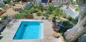 Πισίνα στο ή κοντά στο The Dragon Tree Guesthouse